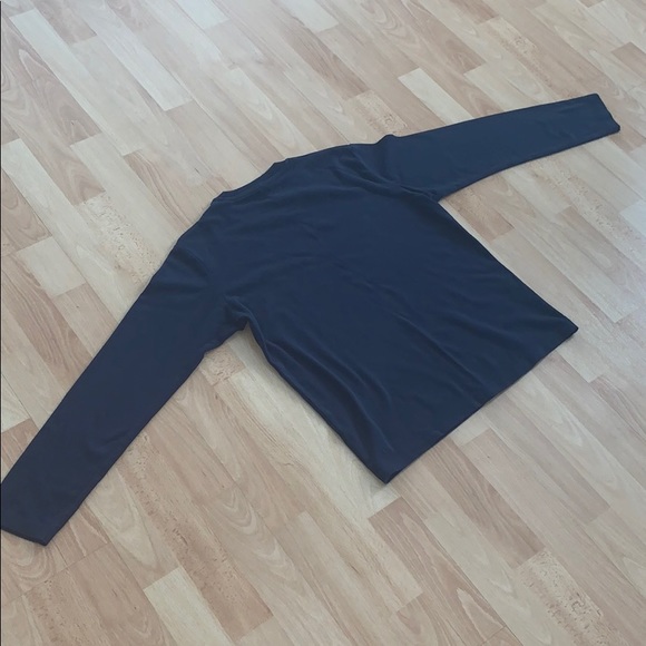 uniqlo long sleeve - Picture 2 of 4